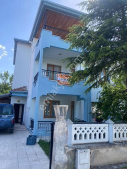 Fiyat Düştü! Wisrem Isparta'dan Batıkentte Satılık Tripleks Villa