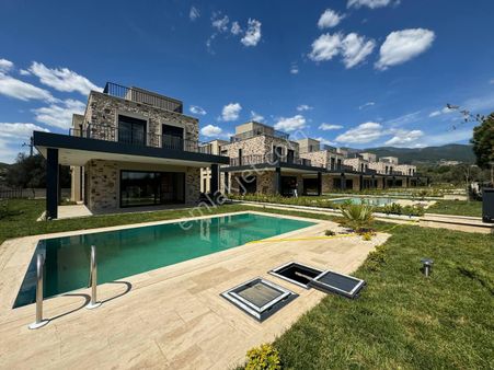 Güre De 4+1 Satılık Müstakil Havuzlu Villalar
