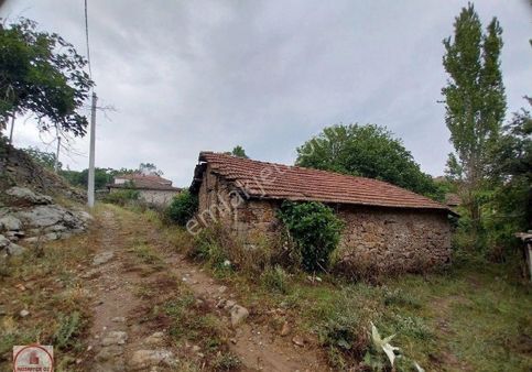 Balıkesir İvrindi Osmanlar Mahallesinde Yatırımlık 5 Adet Tarla Ve Avlulu Kargir Ahır Satılıktır.