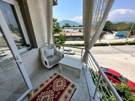 Komple Satılık Bina 922 M2 Arsa İçinde Toplam 3 Daire 3,5 Kat Yola Sıfır Konumda..