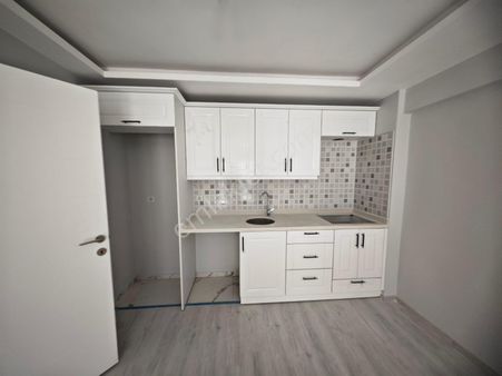 Denize 300 Metre 1+1 50 M2 Bahçe Katı Yeni Bina Sıfır Daire Kayalık Zemin