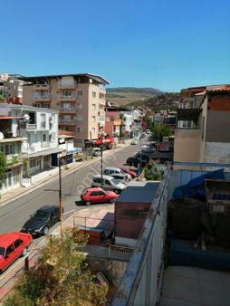 Çiğli Maltepe Mah.de 3+1 Cadde Üzerinde Satılık Daire