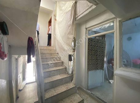 Hoşgörde 90m Cad. Üzeri Dükkanlı,2 Oturumlu Ev