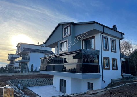 Gölbaşı Karşıyaka'da 6+1 Triplex Asansör'lü Yeni Sıfır Satılık Villa