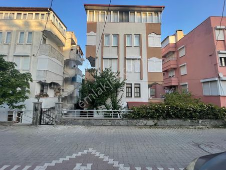 Poyraz Gayrimenkul'den Altınoluk Merkez'de Satılık Kaloriferli 2+1 Daire