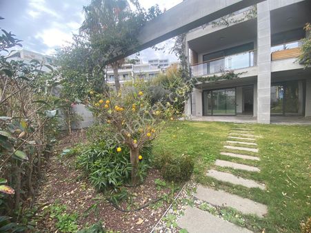 Denize Sıfır Konumda Prestijli Sitede Satılık Villa