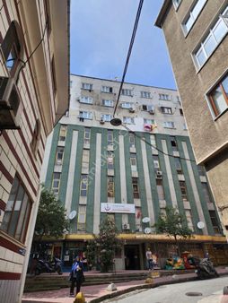 Beyoğlu Antika Çarşısı (büyük Çarşı) Da Caddeye Cepheli Dükkan