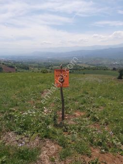 İnegöl Şehitler Mevkiinde Hafif Eğimli Önü Açık Doğa Ve Şehir Manzaralı 5700m2 Tarla Satılıktır