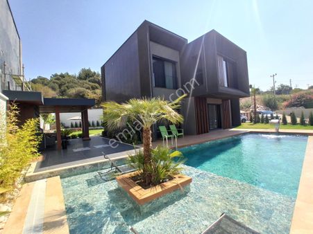 Kuşadası’n Da Tam Müstakil Özel Havuzlu 4+1 Satılık Villa