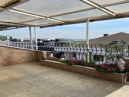 Üsküdar Sultantepe 'de Boğaz Manzaralı 4+1 Satılık Dubleks Daire