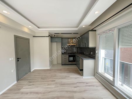 Kızıltoprak Mevlana Cad.yakını Katta Sıfır 2+1 Daireler