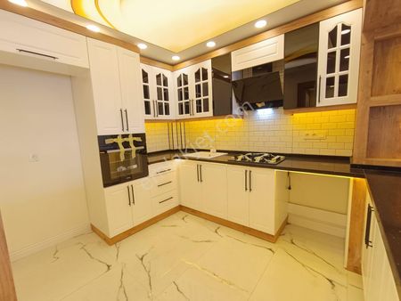 Metroya Yürüme Mesafesinde Ebeveyn Banyolu 3+1 Satılık Daire