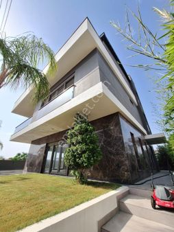 Güzeloba'da Denize 3 Dk Mesafe'de Ultra Lüks Villa