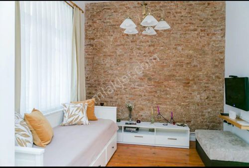 Beyoğlu,galata Kulesine Çok Yakın,sedarı Ekrem'de Tarihi Binada 1+1