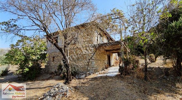Yaylaalanda İçinde Restorasyon Olabilecek Taş Ev !!!!