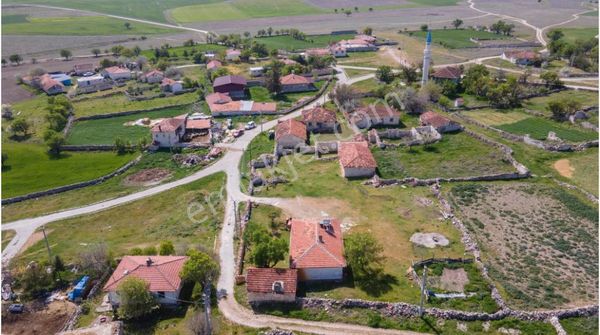 Afyonkarahisar Basmakçı Çevlik Köyünde 507 M² Müstakil Ev