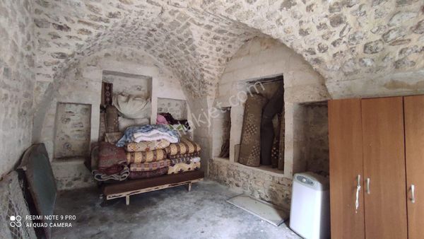 Yeşilay Gayrimenkulden Satılık Kilise Yanı Avlulu Kargir Ev