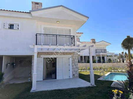Kuşadası Soğucak'ta Acil Satılık Özel Havuzlu 4+1 Lüks Villa