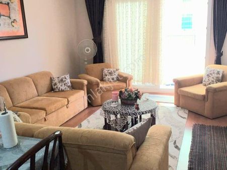 Doğalgaz Isıtmalı Mahallesi'nde Havuzlu Sitede 2+1 Eşyalı Kiralık Bahçekat Daire