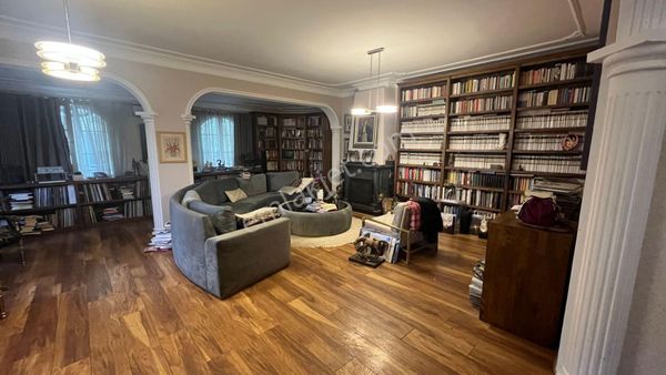 Siteler Denize Yürüme Mesafesinde Satılık İkiz Villa