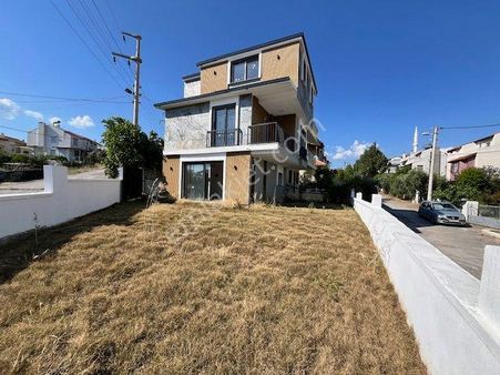 Seferihisar Akarca'da Denize 70 Adım Mesafede 4+1 Köşe Parsel Sıfır Villa