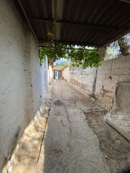 Manisa Ahmetli Barbaros Mahallesi 540 M² Arsa Alanı İki Adet Müstakil Ev Satılık