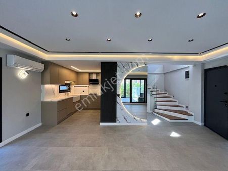 Seferihisar Villalar Bölgesinde, Kış Bahçeli, Teraslı Emsalsiz Lüks Villa