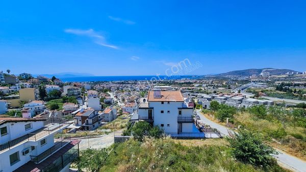 Kuşadası Efes Evlerinde 3+1 Eşyalı Tripleks Yazlık