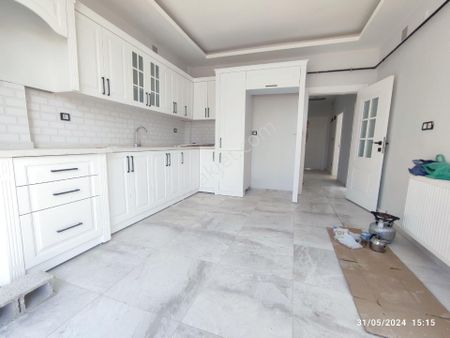 Altınşehir Mahallesi'nde Satılık 4+1 Daire