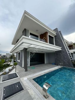 ++bıg Group**aydın Kuşadası Kadınlar Denizi Mevkiinde Özel Havuzlu Müstakil Villa!!!