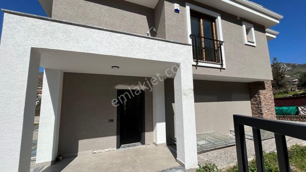 Hisarönü Köyünde Satılık 5+1 Müstakil Tripleks Villa