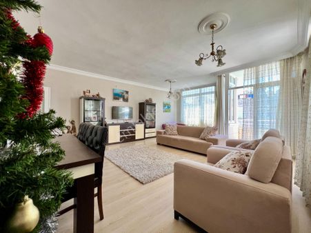 Arve'den Pozcu'da Ful Yapılı Eşyalı 3+1 Doğalgazlı Asansörlü