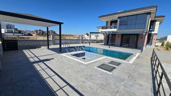 Didim Eferler De 500m2 Arsa Üzerine Kurulu Satılık Yazlık Müstakil Villa