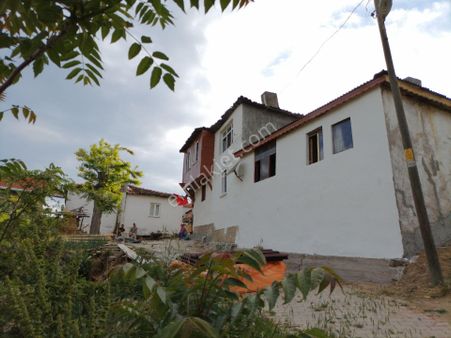 Satılık Bahçeli Müstakil Köy Evi Merkez 188 Metre Bahçe İçinde