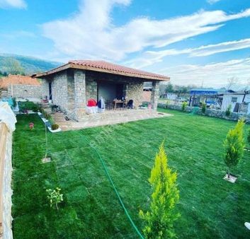 Nazilli Yazırlı Mahallesinde Müstakil Özel Taş Ev 3+1