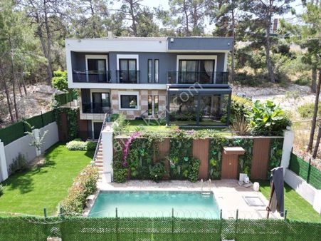 Kuşadası Yavansuda Tek Müstakil Özel Havuzlu 7+1 Satılık Villa