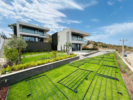 Gümüşlük'te Satılık Deniz Ve Doğa Manzaralı Tam Müstakil Villa