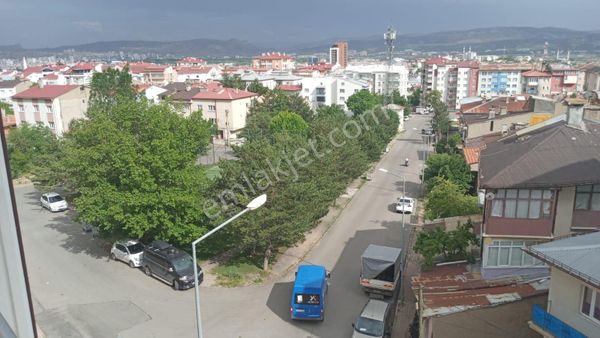 Damla Emlaktan Gazi Lisesi Cadde Üzerinde Kiralık 3+1 Daire