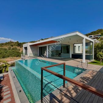 Bodrum Yalıkavak'ta Satılık Havuzlu Lüks 5+1 Villa