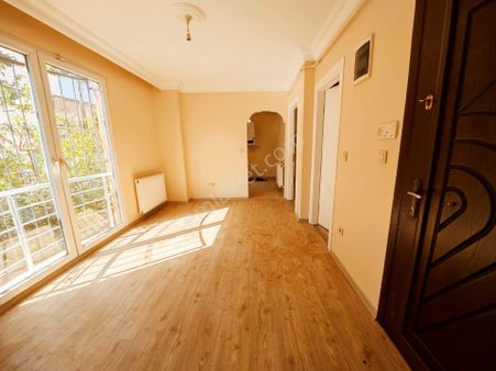 E-5 , Metroya Yakin 1+1 Kombili Balkonlu Kiralik Daire