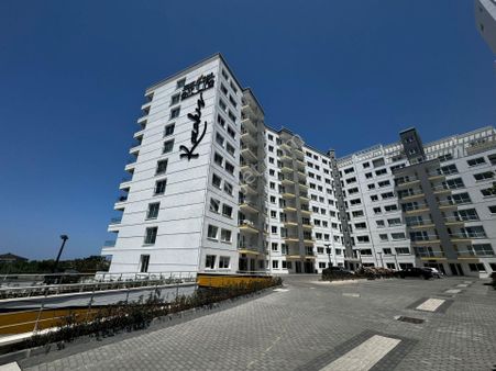 Girne'de Denize Sıfır Site İçinde Geniş 3+1 Daire