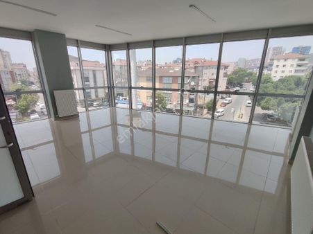 Cevizli Mah. Gözde Konumda 100m2 Büro Ofis