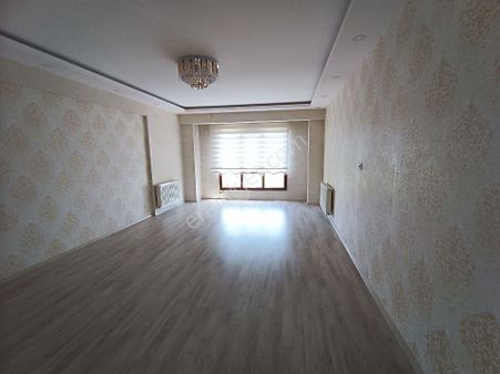 Acil Emlak Güvencesiyle 35 Metrede 4+1 Satılık Daire