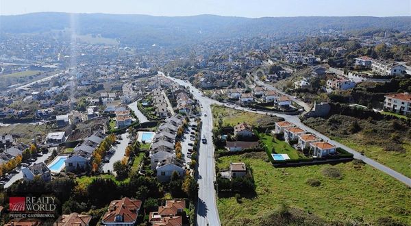 *rw Perfect*zekeriyaköy De Satılık 975 M2 İmarlı Arsa