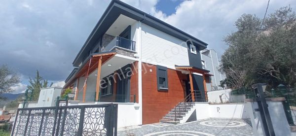 Arguvan Emlaktan Altınolukta 3+1 Garajlı Bahçeli Villa..