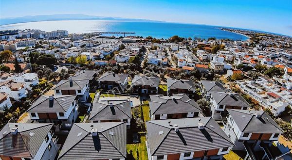 Güçlü Kardeşler Güre Merkezde Manzaralı 4+2 Lüks Trıblex Villa'r