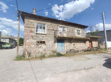 Özpınar ,dan Gevrekli Satılık 2 Katlı Taş Ev Ve Bahçesi 488 M2.köşe Köyiçi