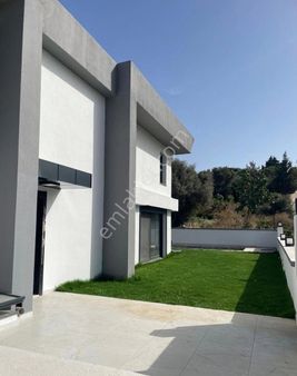 Çeşme Dalyan Da Satılık Sıfır Havuzlu Villa