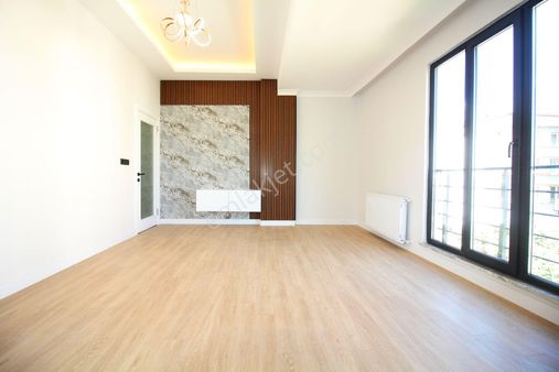 Altınkumda Dogalgazlı Asansörlü Ayrı Mutfaklı Ön Cephe Sıfır 2+1