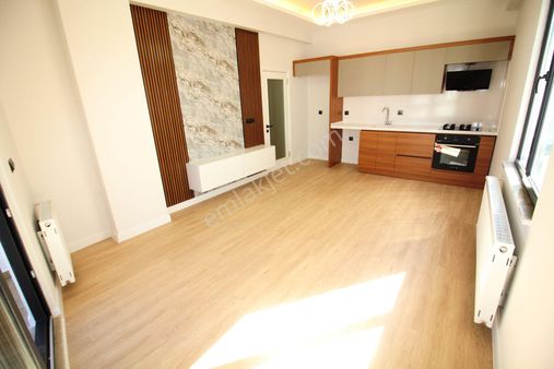 Altınkumda Dogalgazlı Asansörlü Cam Balkonlu 2+1 Sıfır Lüx Daire